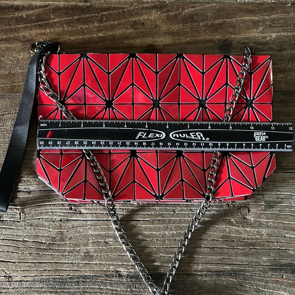 Emilio Pepe Italy Geometric Crossbody to Wristlet to Clutch in one Hand Bag - Picture 10 of 11